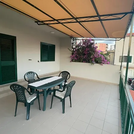Bougainvillea Sea View Apartment *